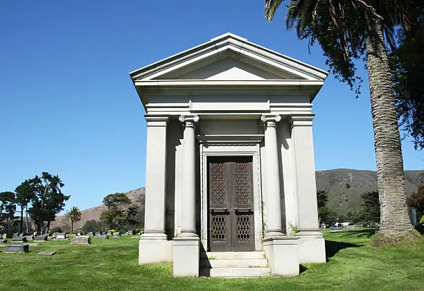 What do you dream about Mausoleum?